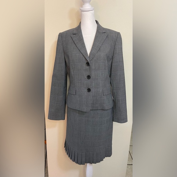Tahari ASL Women’s 2 Pieces Suit Skirt/ Blazer Wool Blend Gray Plaid Size 6P - Picture 6 of 17